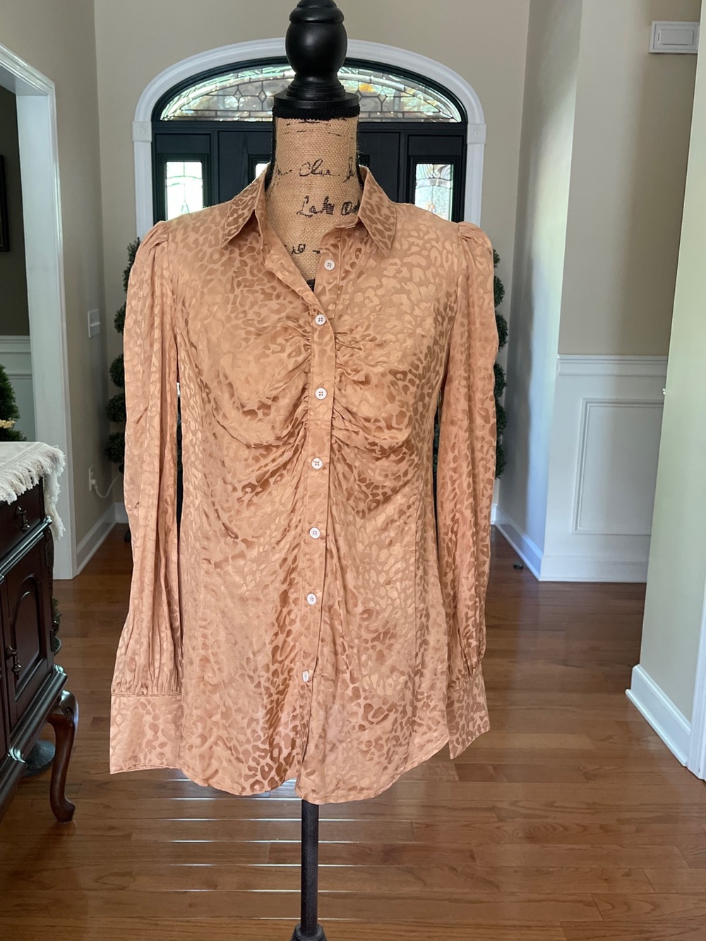 White Birch Women's Satin Leopard Print ruched long sleeve button down blouse S